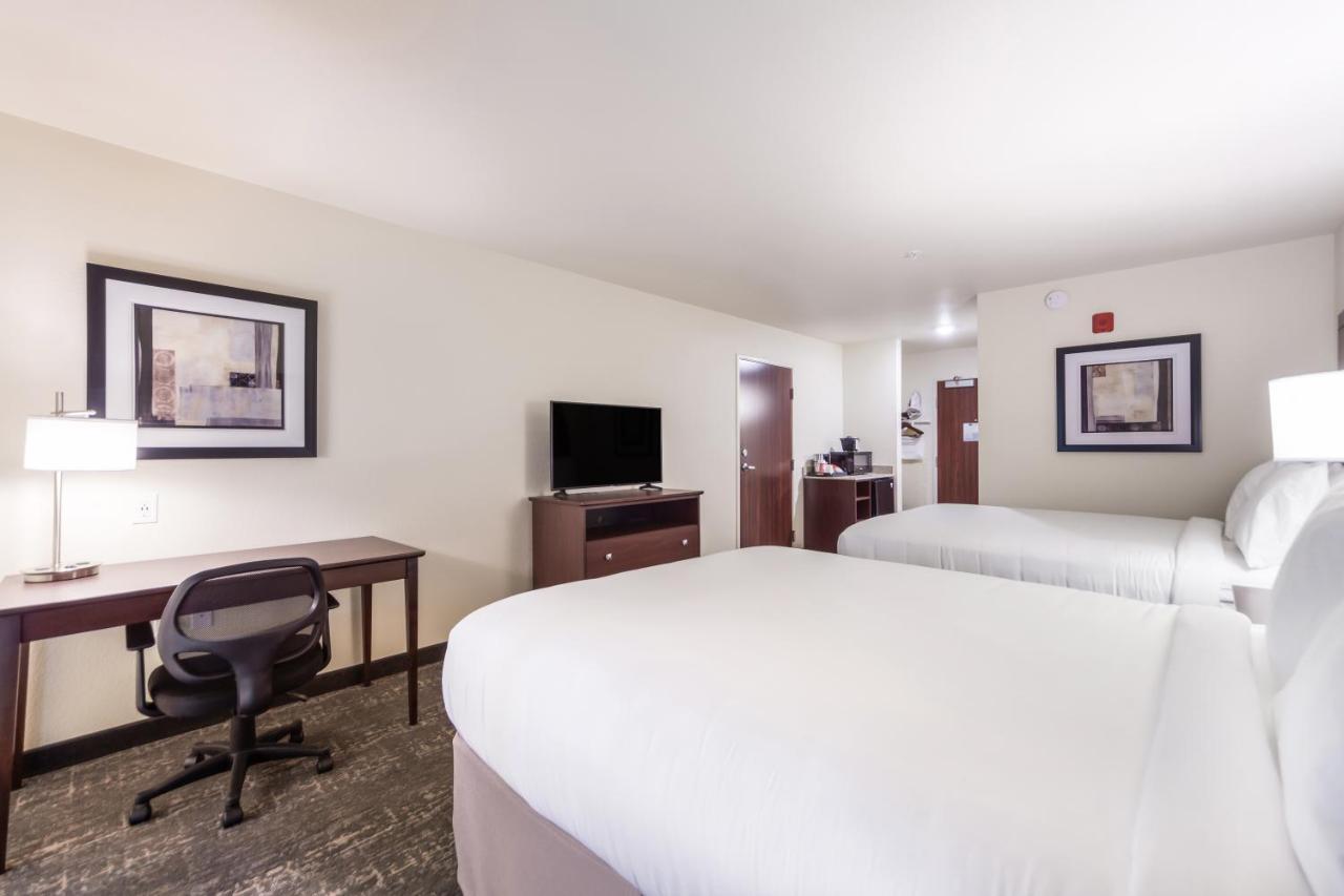 Cobblestone Inn & Suites-Fremont Exteriör bild