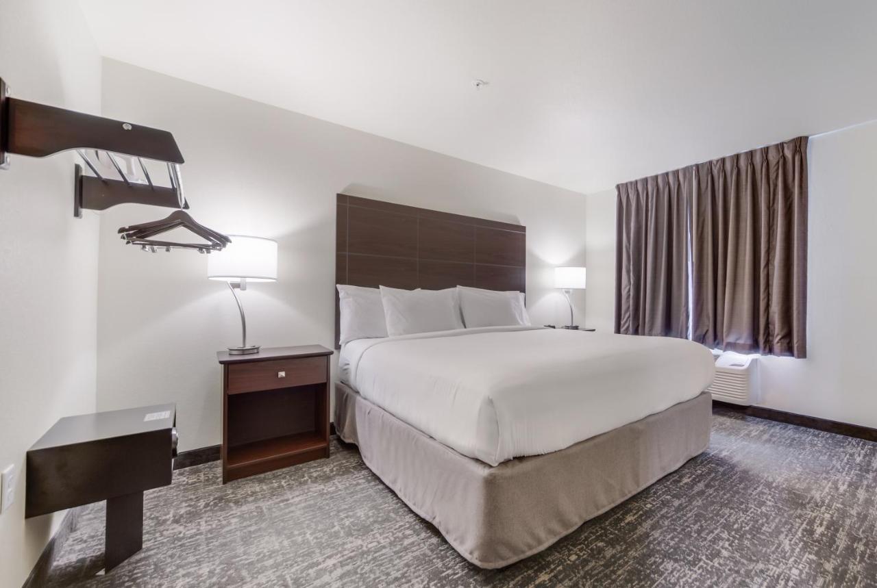 Cobblestone Inn & Suites-Fremont Exteriör bild