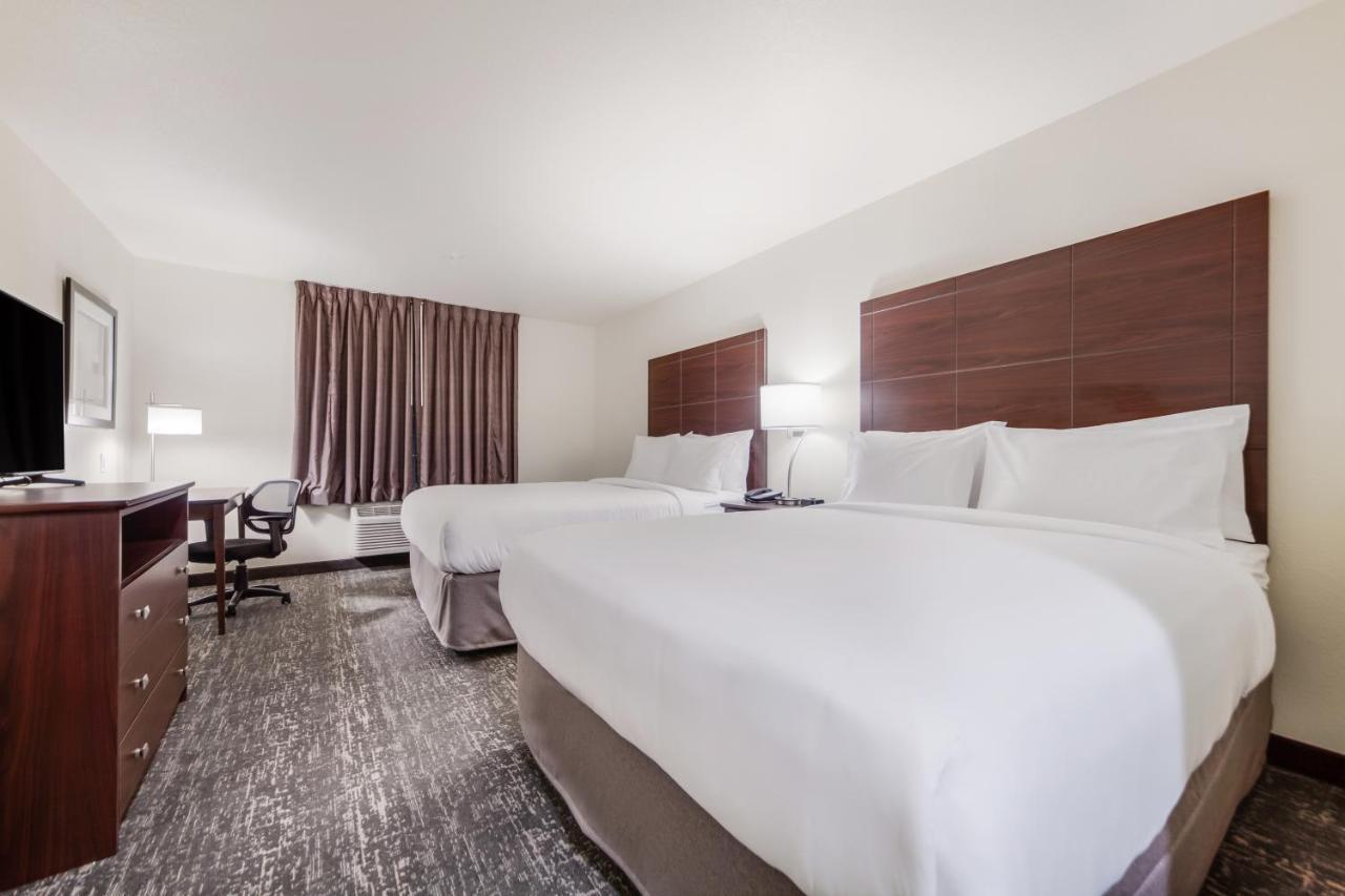Cobblestone Inn & Suites-Fremont Exteriör bild
