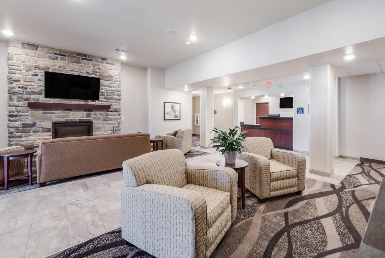 Cobblestone Inn & Suites-Fremont Exteriör bild