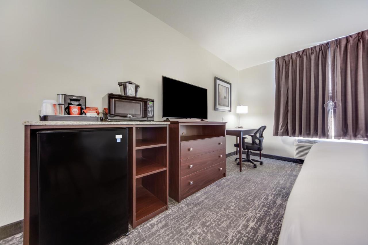 Cobblestone Inn & Suites-Fremont Exteriör bild