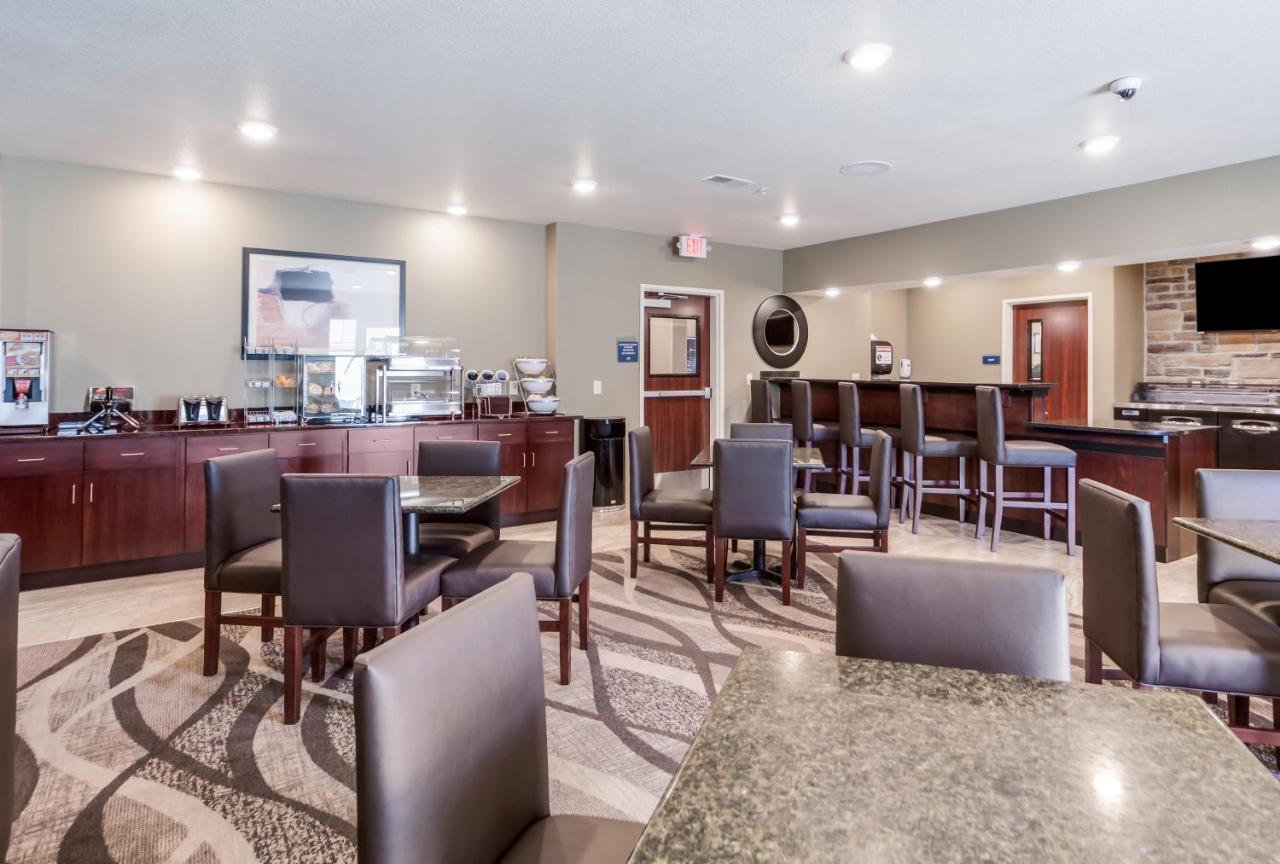 Cobblestone Inn & Suites-Fremont Exteriör bild