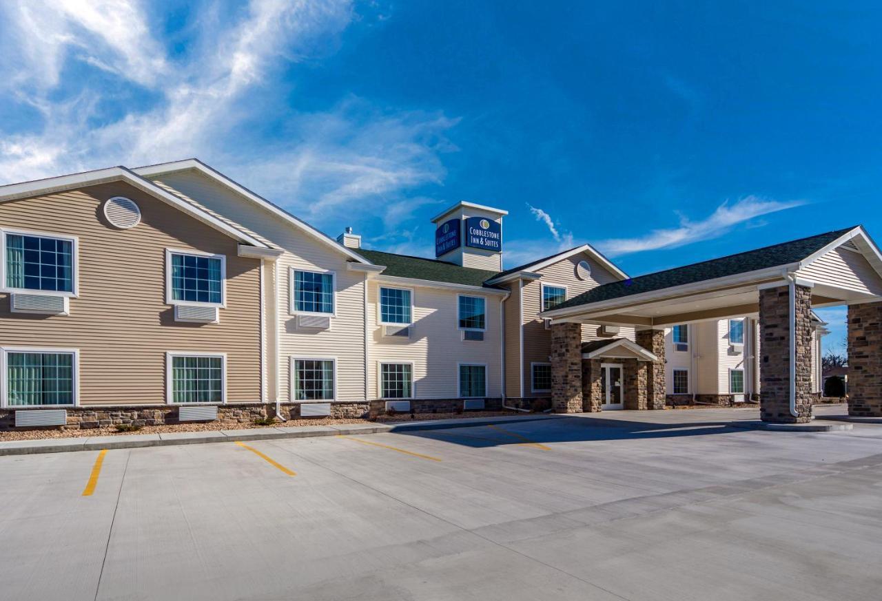 Cobblestone Inn & Suites-Fremont Exteriör bild