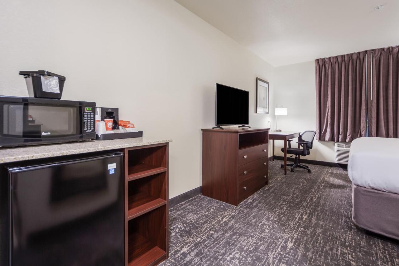 Cobblestone Inn & Suites-Fremont Exteriör bild