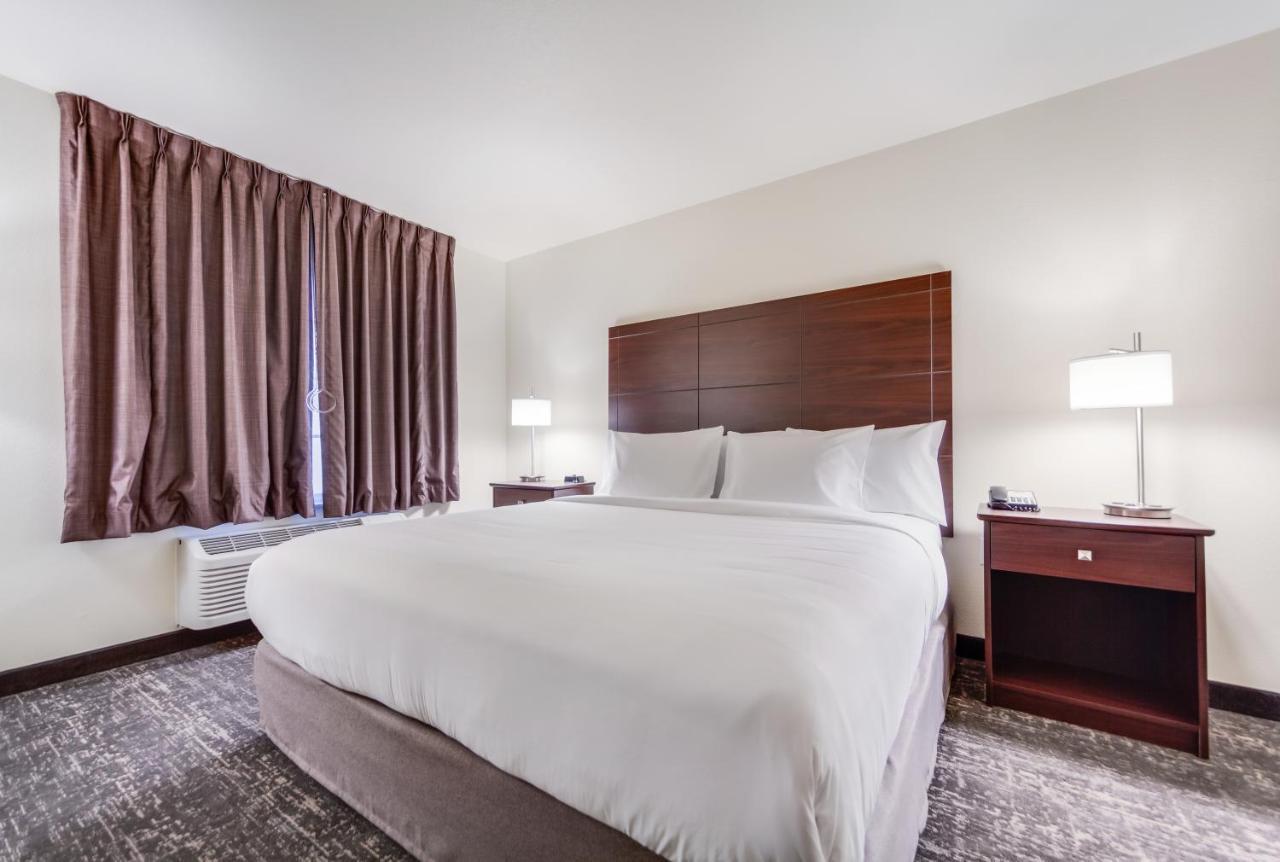 Cobblestone Inn & Suites-Fremont Exteriör bild